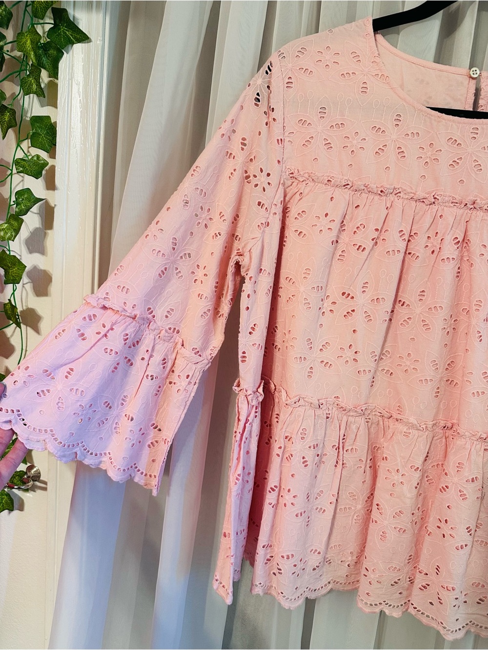 Crown & Ivy Pink Cotton Eyelet Ruffled Peplum 3/4 Sleeve Blouse Size L - Picture 2 of 8